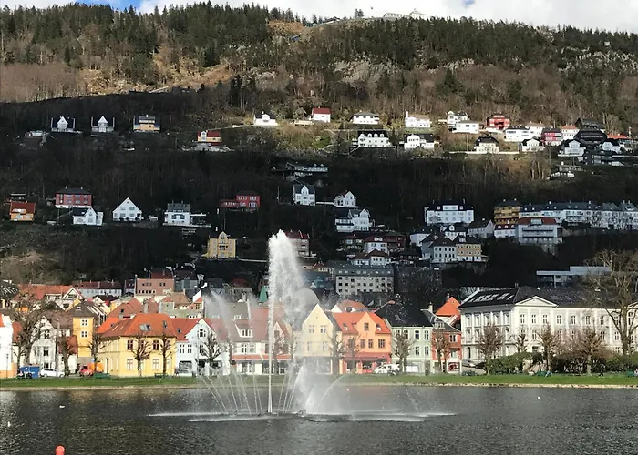 View In Center Of - 3 Bedrooms Apartament Bergen