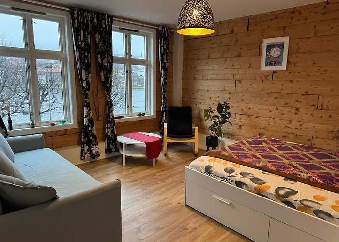 View In Center Of - 3 Bedrooms Apartment