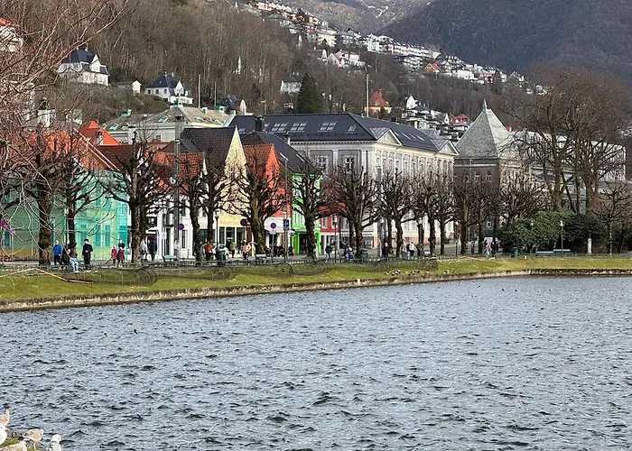 View In Center Of - 3 Bedrooms Apartamento Bergen