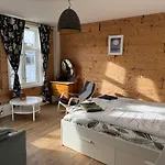 View In Center Of - 3 Bedrooms *